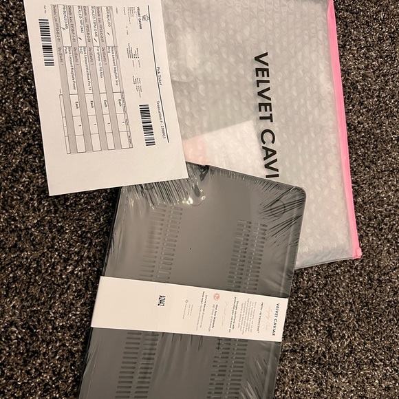 Velvet Caviar Black Leopard MacBook case 14.2” NWT - Picture 3 of 3